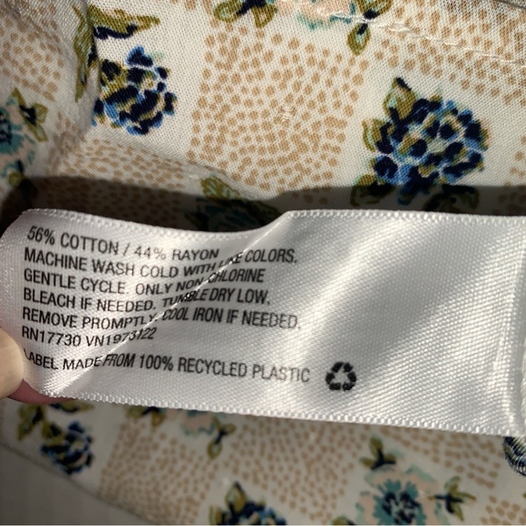 Universal Thread Womens Size XL Cream Floral Checkered Poet Blouse Half Button - Picture 4 of 11